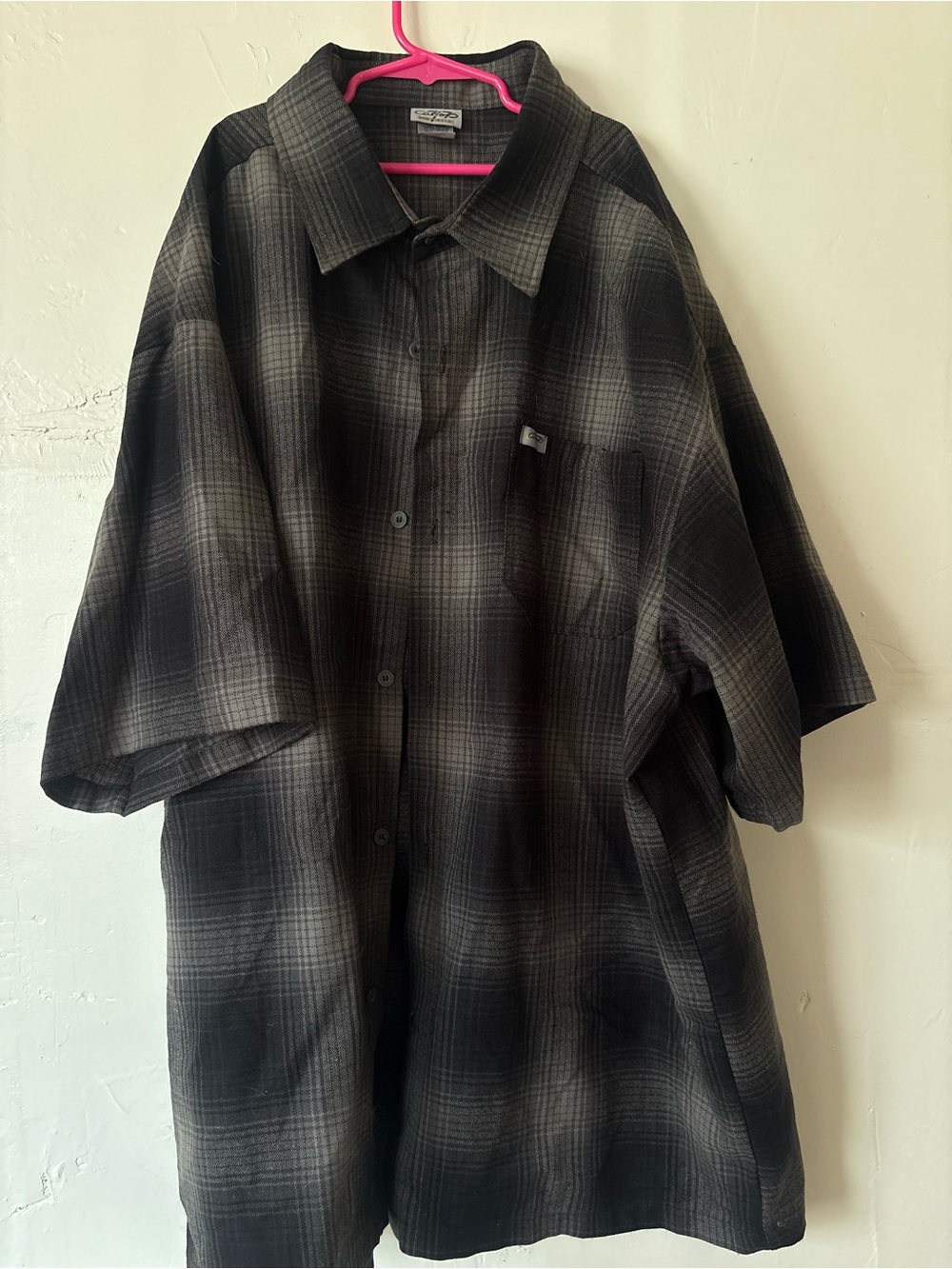 Men's Black & Gray Ombre Plaid Short-Sleeve Button-Down Shirt